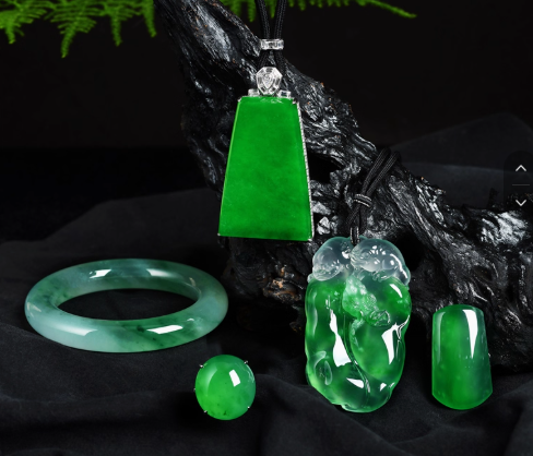 帝王绿玉石吊坠女