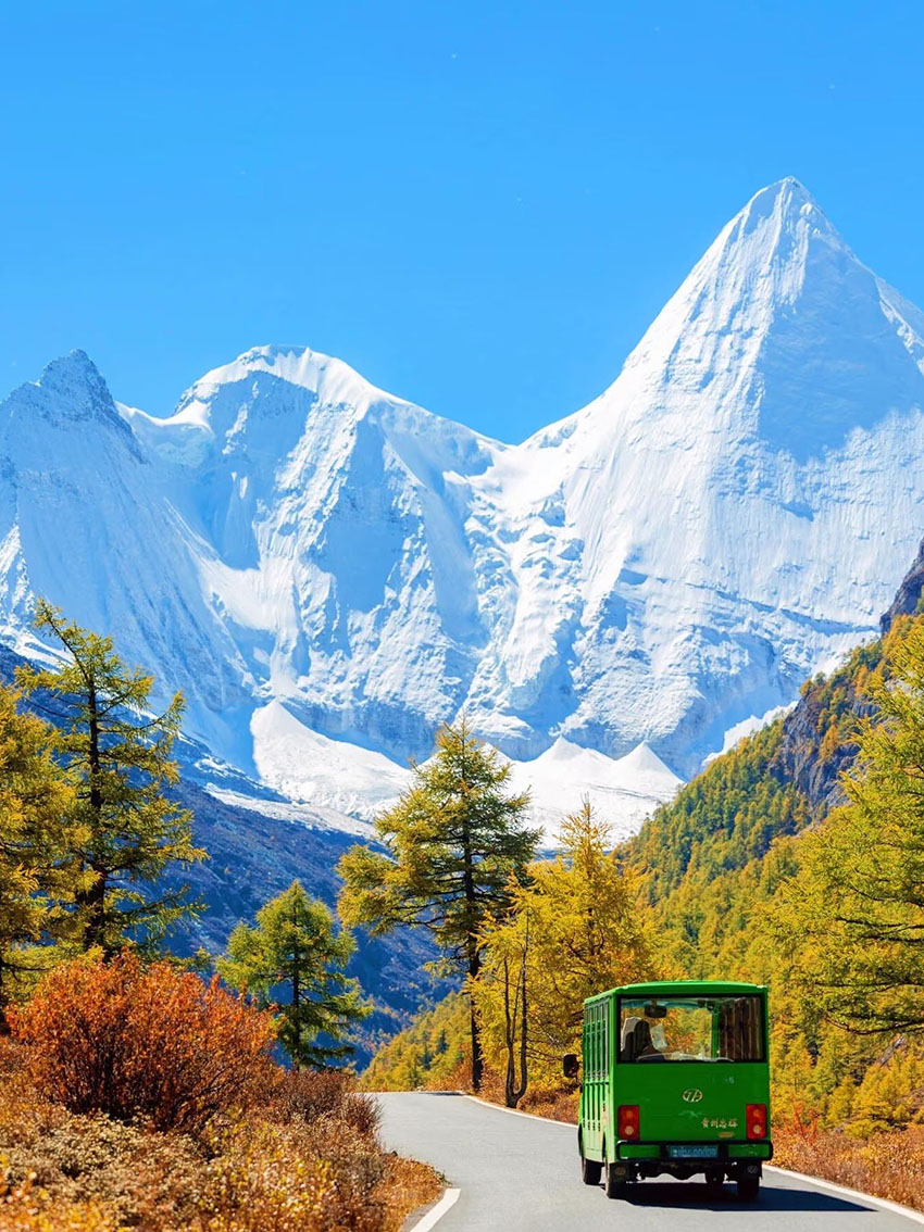 川西邂逅格聂 2-6 人小团 7 日游｜纯玩无购物，深度打卡格聂之眼 + 稻城亚丁 + 四姑娘山