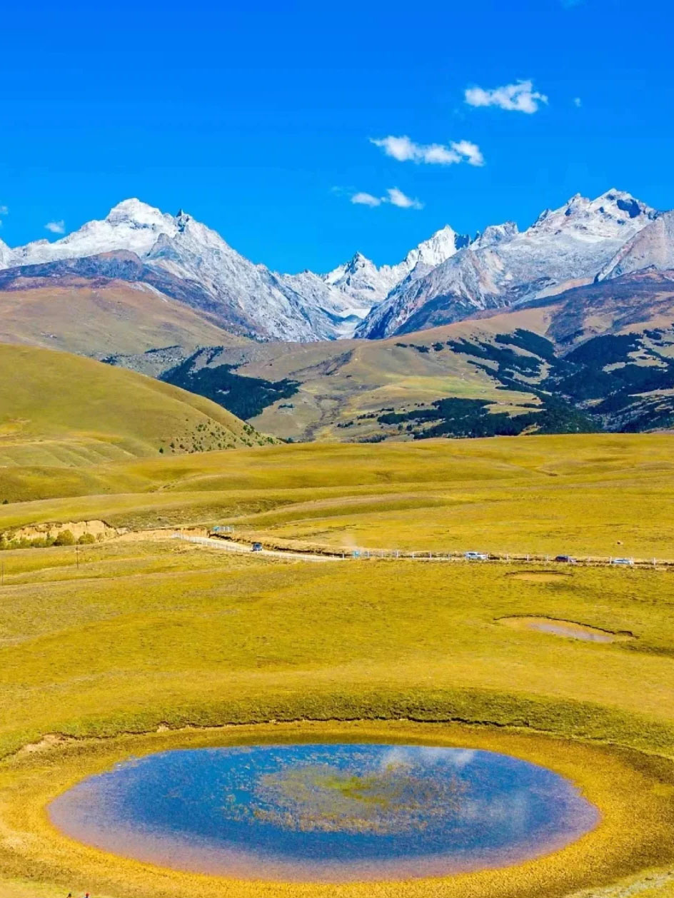 川西邂逅格聂 2-6 人小团 7 日游｜纯玩无购物，深度打卡格聂之眼 + 稻城亚丁 + 四姑娘山