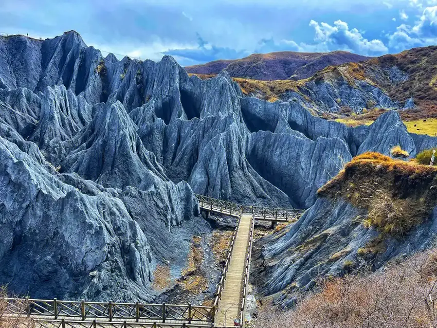 佛国色达 2-6 人小团 4 日游｜纯玩无购物，深度打卡红色僧舍 + 四姑娘山