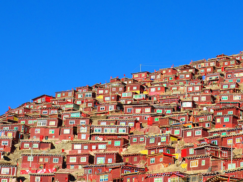 佛国色达 2-6 人小团 4 日游｜纯玩无购物，深度打卡红色僧舍 + 四姑娘山