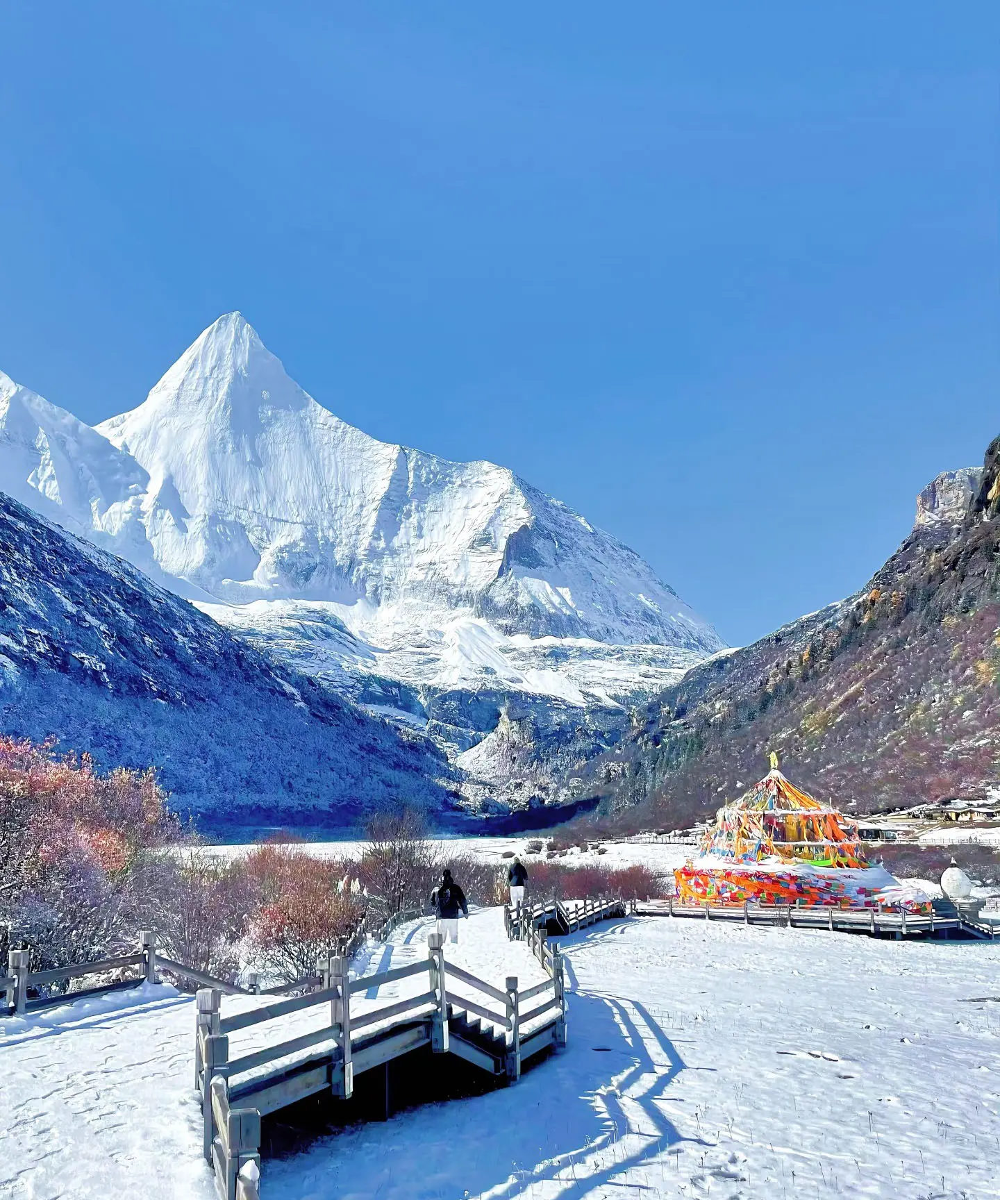 冬季川西小团：拼团 vs 定制怎么选｜评分表+人群决策路径（避坑）