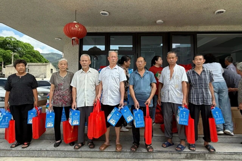 月满中秋，爱润乡邻 | 瑞明股份爱心走访，为三村长者送去团圆问候