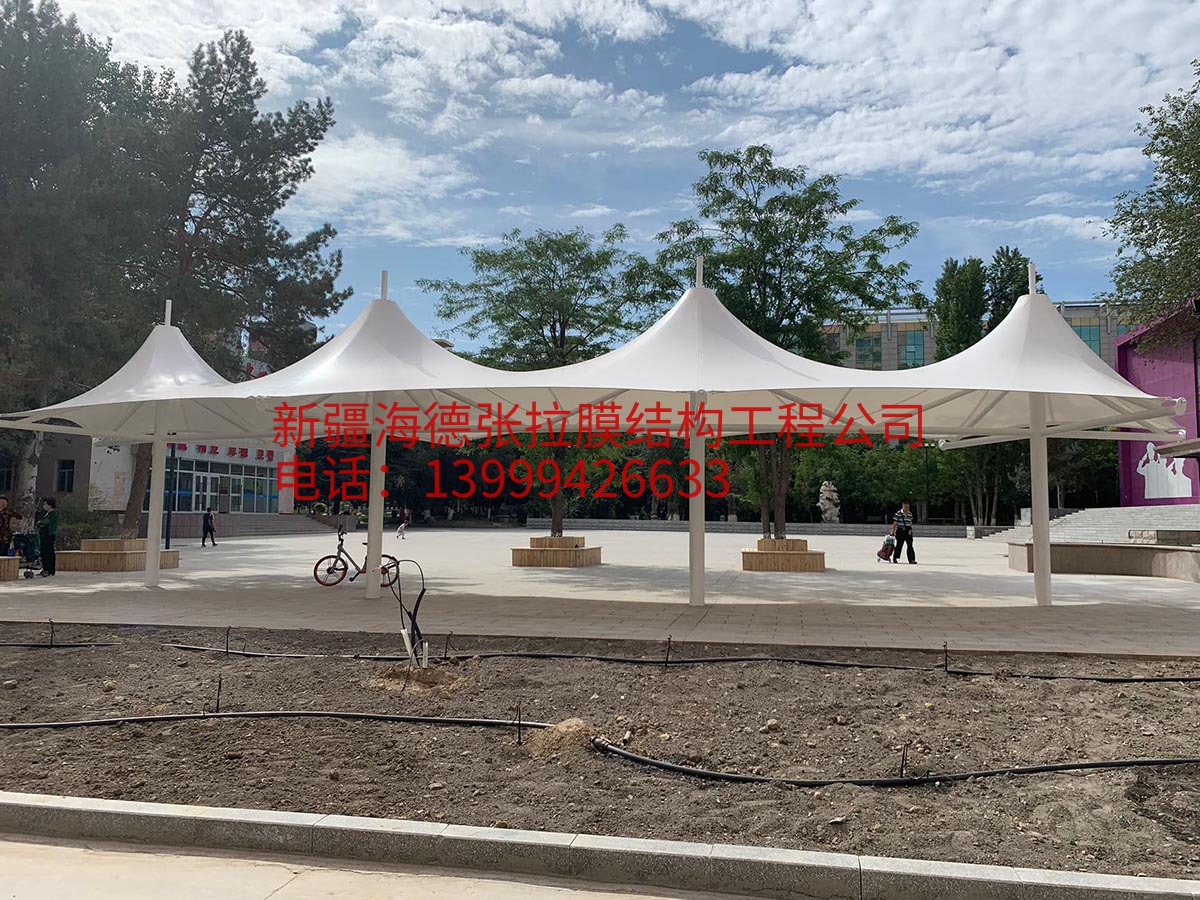乌鲁木齐市军区总医院广场景观张拉膜