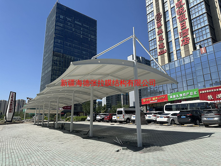乌鲁木齐市经开区yoyo环球港充电站膜结构！