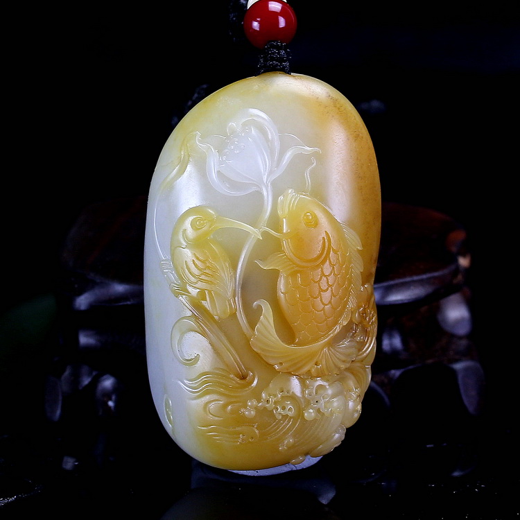 新疆和田玉籽料 玉雕作品 连年有余 大挂件 84克（带绳）