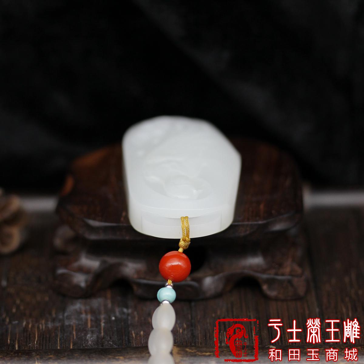 新疆和田玉玉牌挂件作品，编号YSR113莲花观音，50克