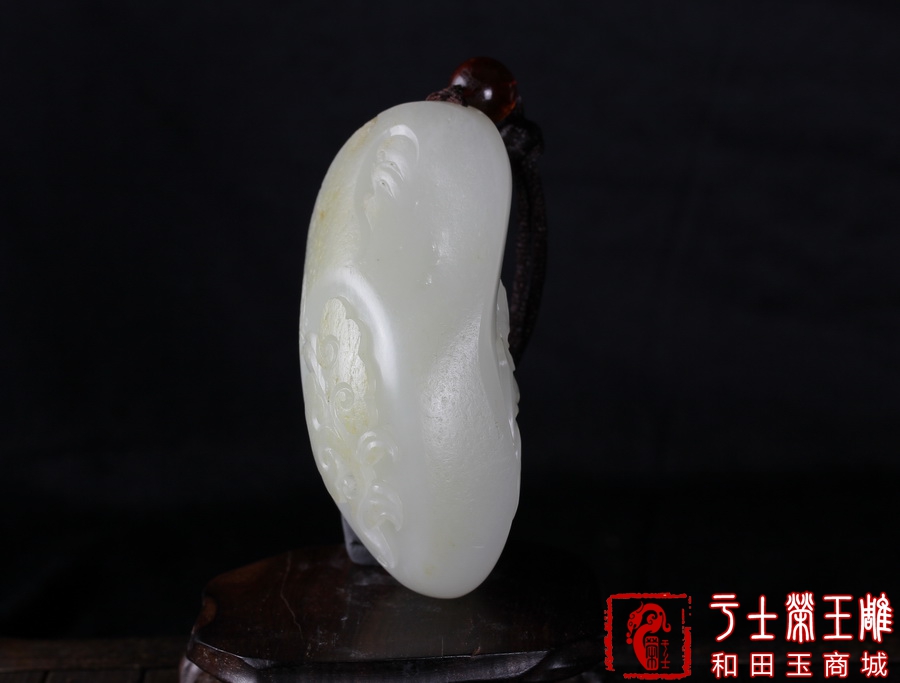 新疆和田玉挂件把件作品，编号YSR104大肚能容，175克