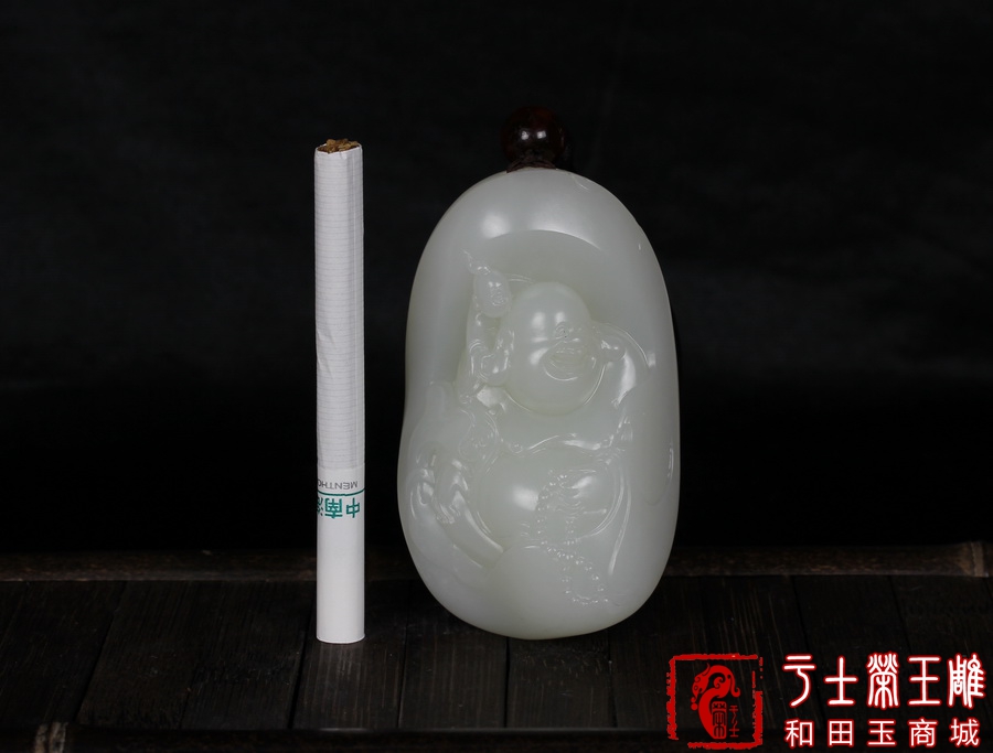 新疆和田玉挂件把件作品，编号YSR104大肚能容，175克
