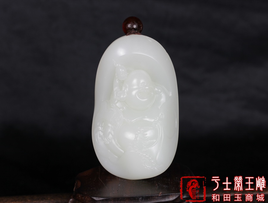 新疆和田玉挂件把件作品，编号YSR104大肚能容，175克