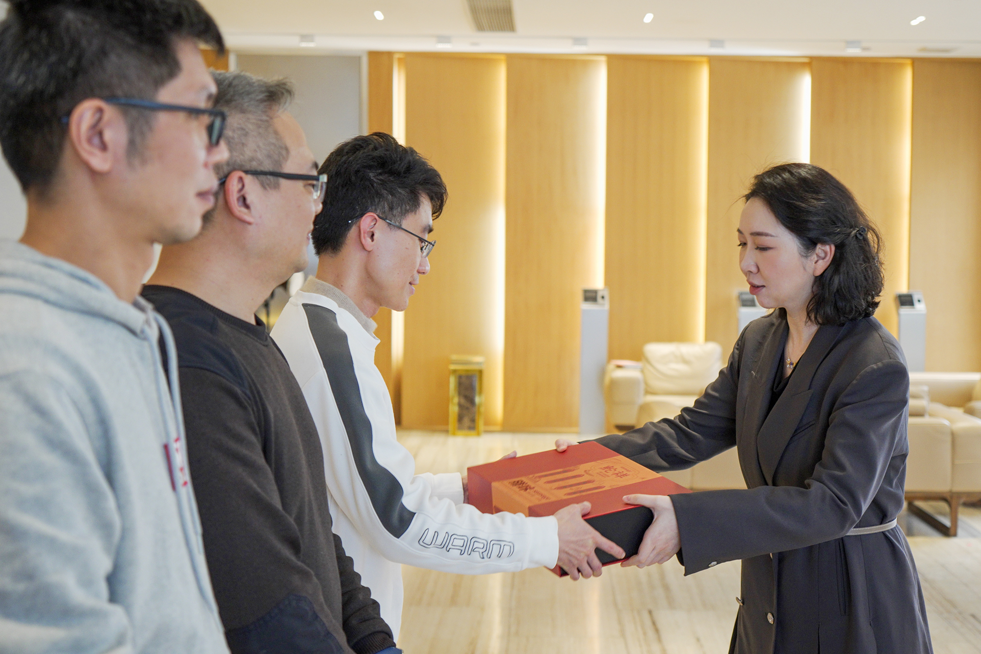 富味·億超發(fā)放新春福利，情暖人心共前行