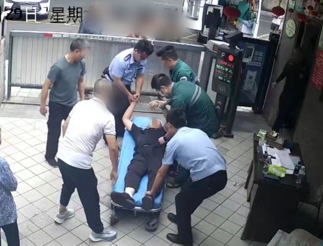 疑因停车争执，乐山一物管经理被拍桌子后倒地，抢救4天仍去世