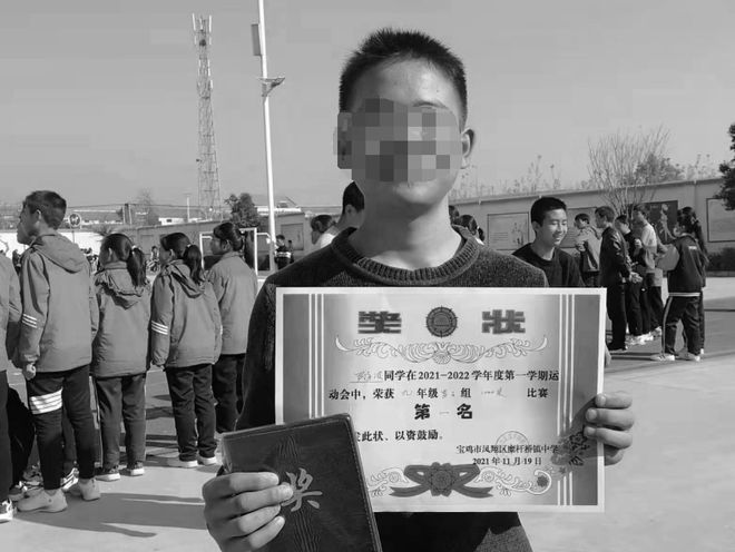 宝鸡一职校男生被同学殴打后坠亡 家属:一天被打两次 曾被逼下跪叫爷爷