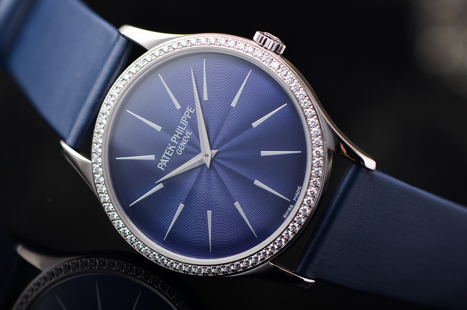 【98新】百达翡丽卡拉卓华白金镶钻蓝盘手上链皮带女表4897G-001