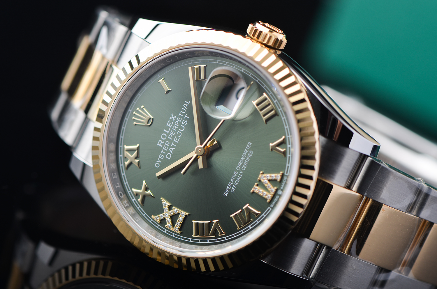 【未使用品】劳力士日志型黄金及钢刻度钻绿盘自动男表126233全套