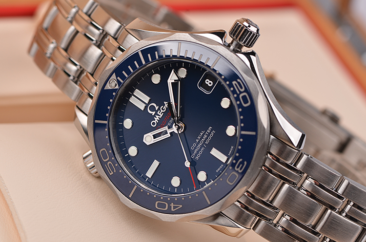 已售出【国行全新】欧米茄海马陶瓷圈蓝面自动腕表212.30.36.20.03.001