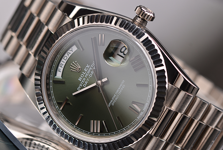 已售出【98新】劳力士DD星期日历型全白金绿面双历自动男表228239盒证齐