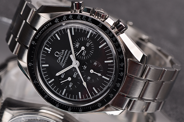 已售出【98新】欧米茄超霸登月计时手上链311.30.42.30.01.005男表全套