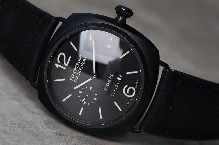 已售出【98新】沛纳海黑陶瓷动显小三针日历8天手上链皮带男表PAM00384