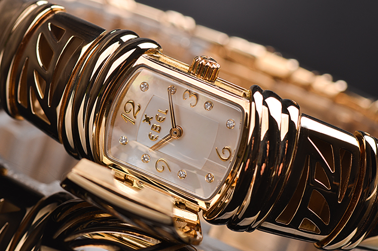 已售出【98新】EBEL玉宝Shanta全黄金贝母面掀盖式手镯石英女表40101419