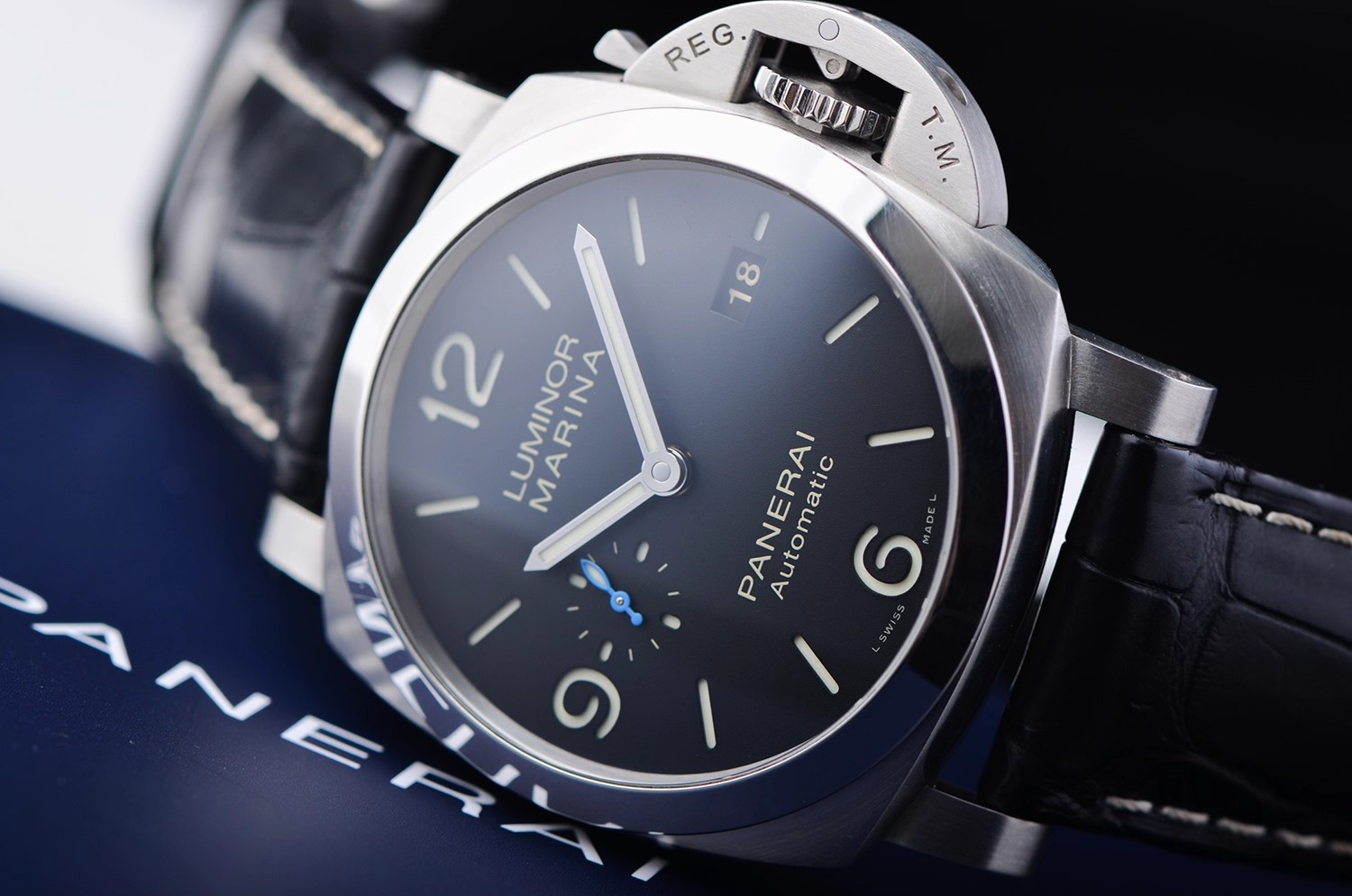 已售出【98新】沛纳海三明治黑盘小三针日历3天链自动皮带男表pam01312