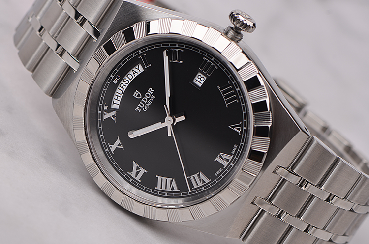 已售出【未使用品】帝舵皇家系列黑面星期日历自动钢带男表M28600国行