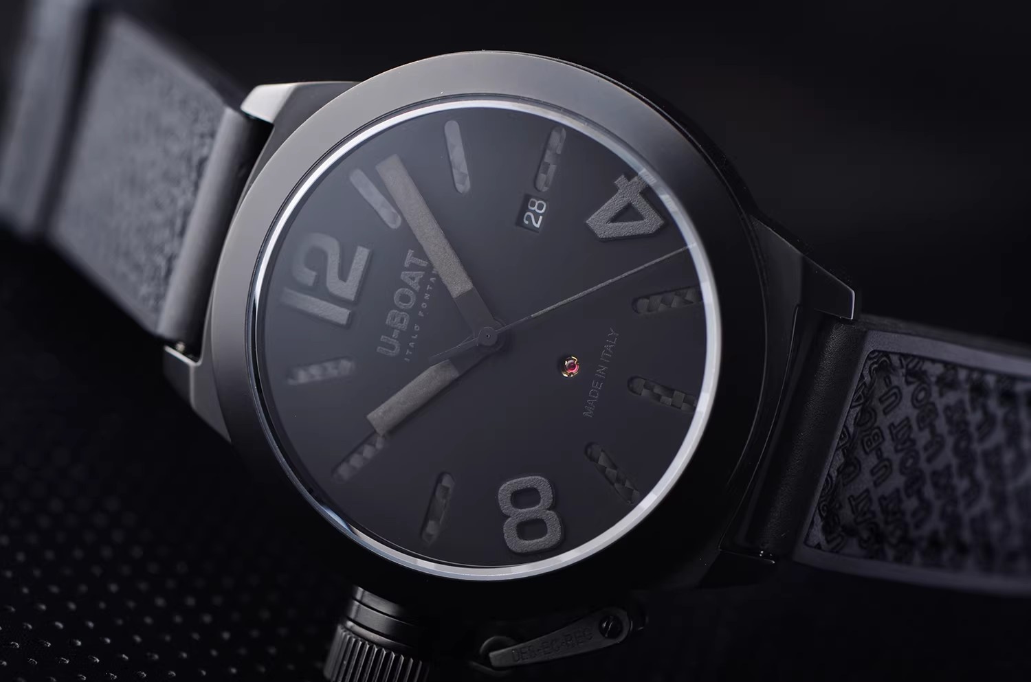 已售出【98新】优宝U-BOAT黑盘左撇子大三针日历自动胶带男表AB/45全套