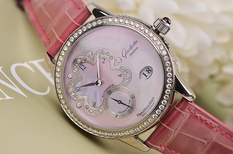 已售出【97新】格拉苏蒂白金镶钻粉红贝母盘偏心日历女表90-01-52-52-04