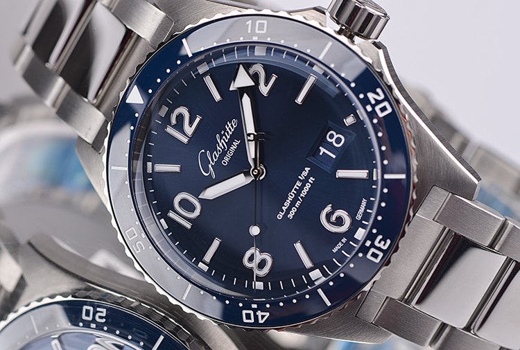 已售出【未使用品】格拉苏蒂陶瓷圈大日历大三针自动男表36-13-02-81-70