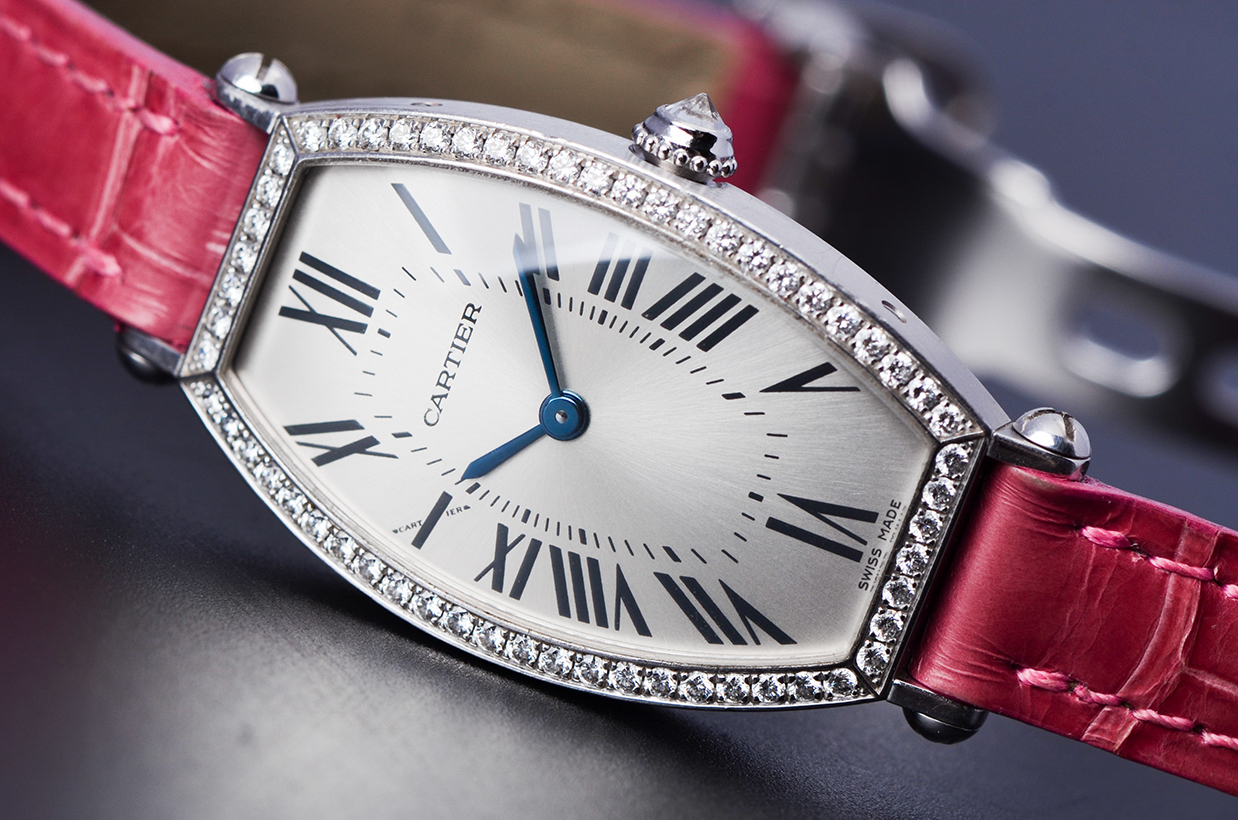 已售出【98新】卡地亚酒桶型白金镶钻手上链折叠扣皮带女表WE400131在保