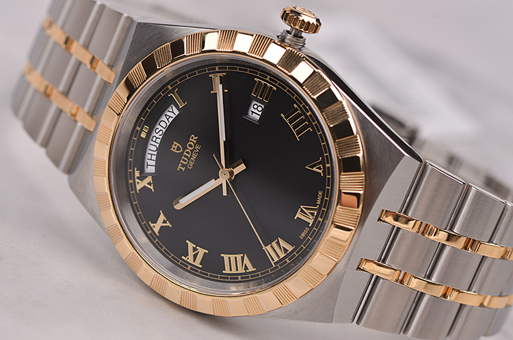 已售出【国行全新】帝舵皇家系列黄金及钢黑面星期日历自动男表M28603