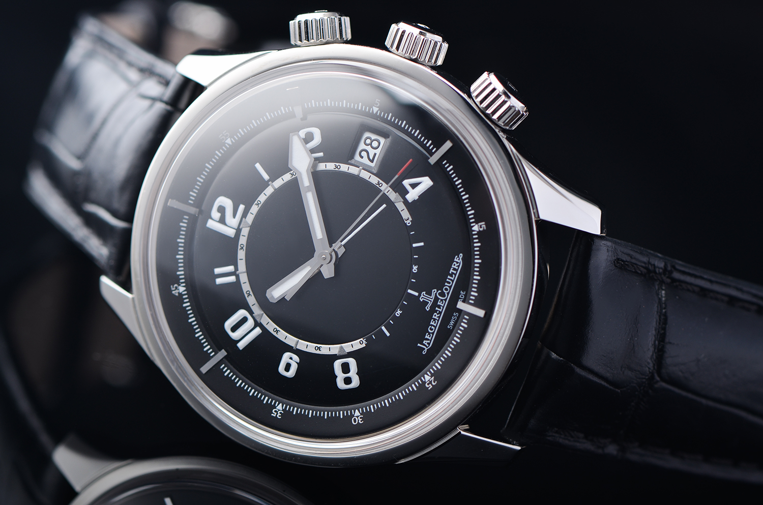 【98新】积家阿斯顿马丁特别版大三针日历闹铃自动男表Q1908470