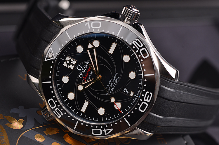 已售出【98新】欧米茄海马007限量版陶瓷圈自动男表210.22.42.20.01.004