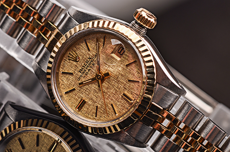 已售出【9新】劳力士女装日志型18K黄金及钢大三针日历6917自动女表