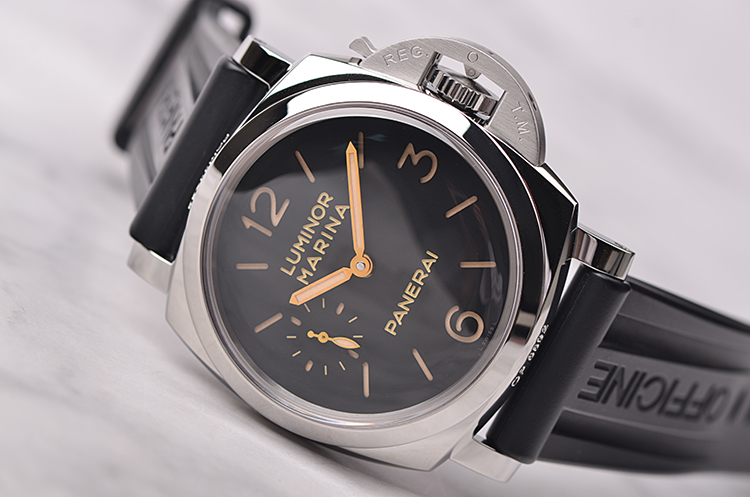 已售出【98新】沛纳海三明治黑盘小三针动显3日链男表PAM00422盒证齐