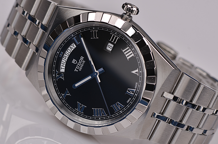 已售出【未使用品】帝舵皇家系列黑面星期日历自动钢带男表M28600盒证齐