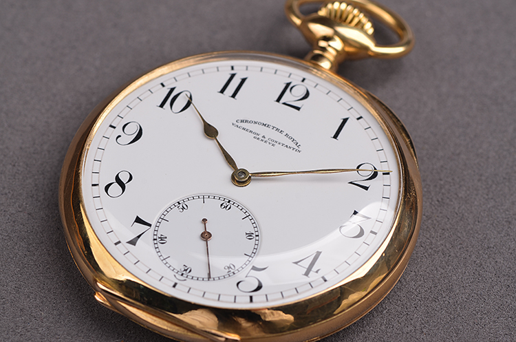 已售出【中古美品】江诗丹顿18K黄金珐琅面57MM三开式小三针手上链怀表