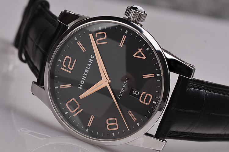 已售出【98新】万宝龙时光行者黑盘大三针日历自动机械皮带男表U0101550