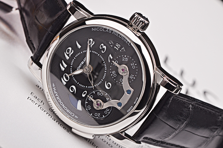 已售出【97新】万宝龙尼古拉斯凯世GMT昼夜计时日历皮带男表U0106488