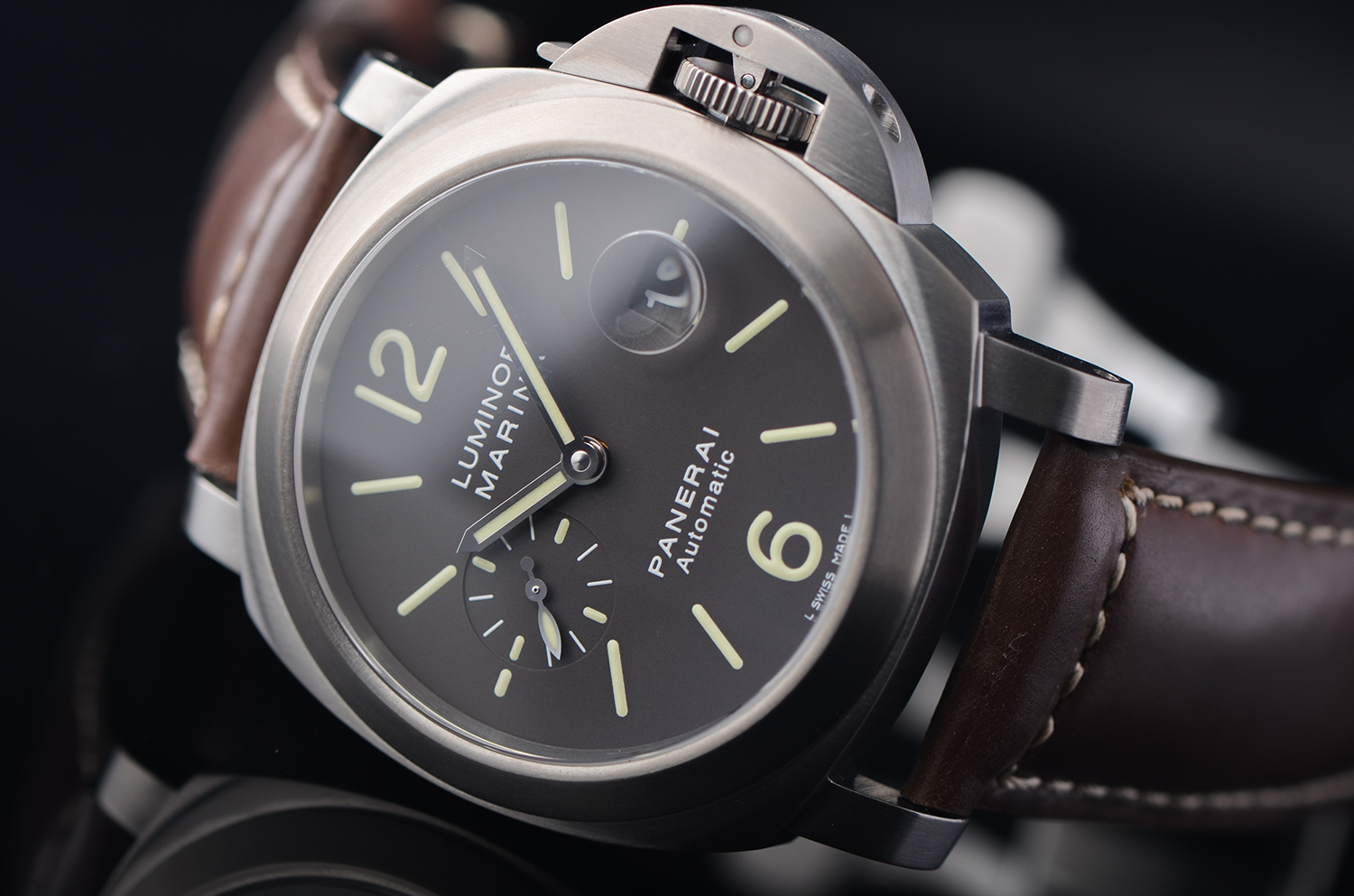 【98新】沛纳海钛金属灰盘小三针日历折叠扣皮带自动男表pam00240