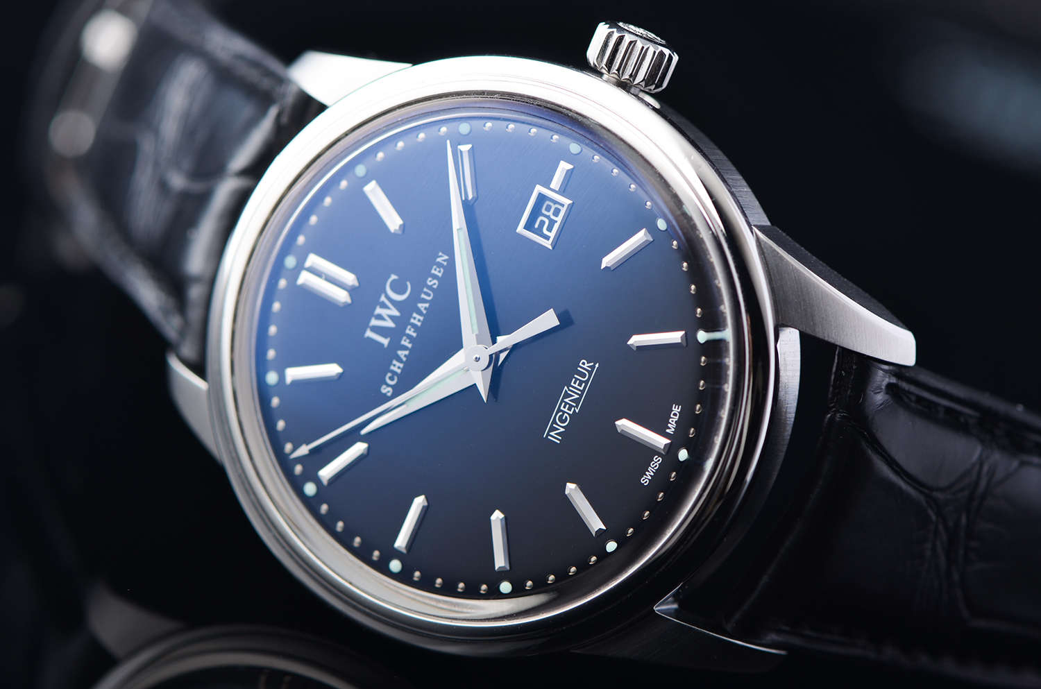 【98新】万国工程师黑盘大三针日历自动皮带男表iw323301盒证齐