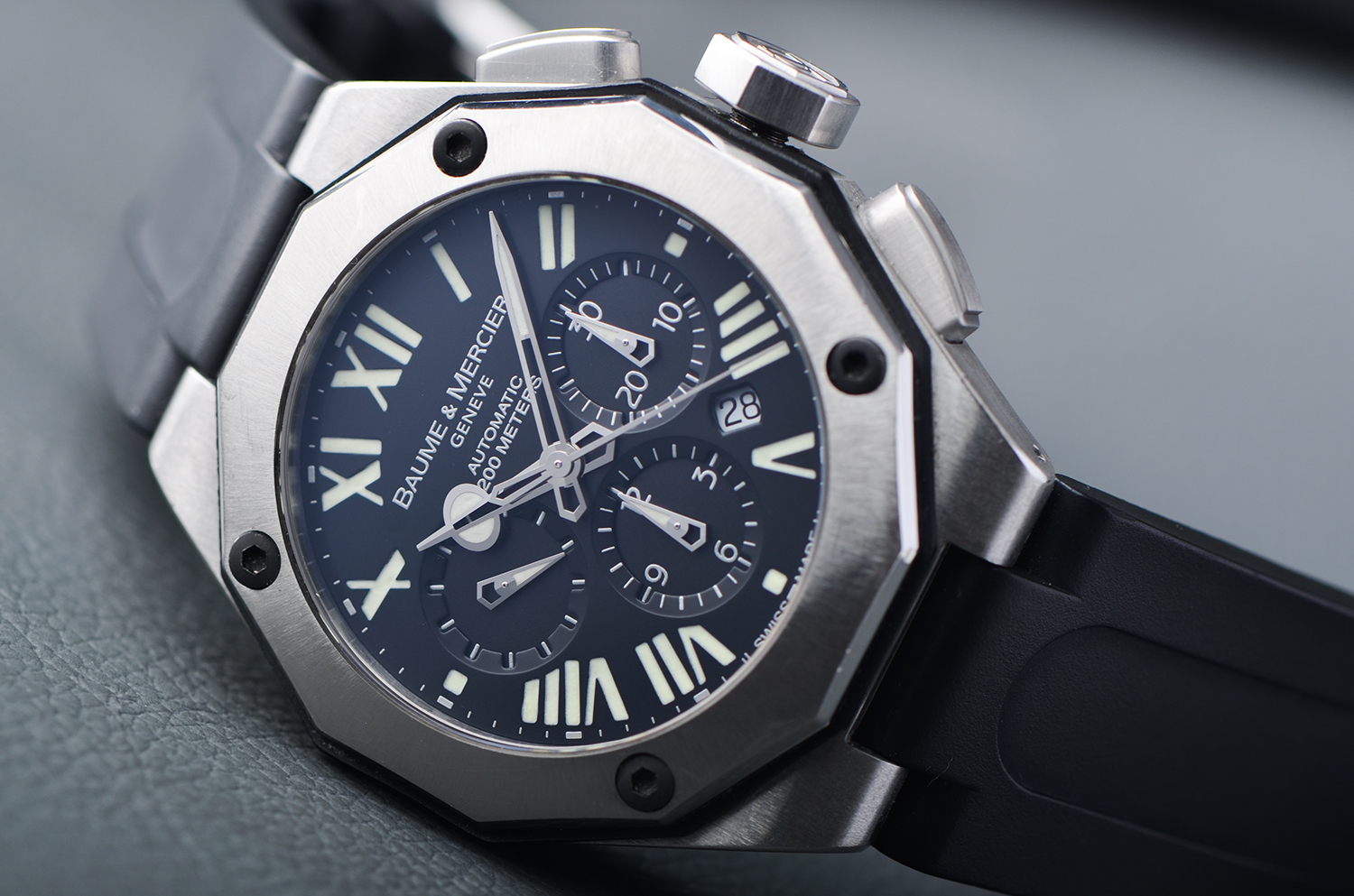 【97新】名士利维拉系列计时日历45MM自动折叠扣胶带男表MOA08854