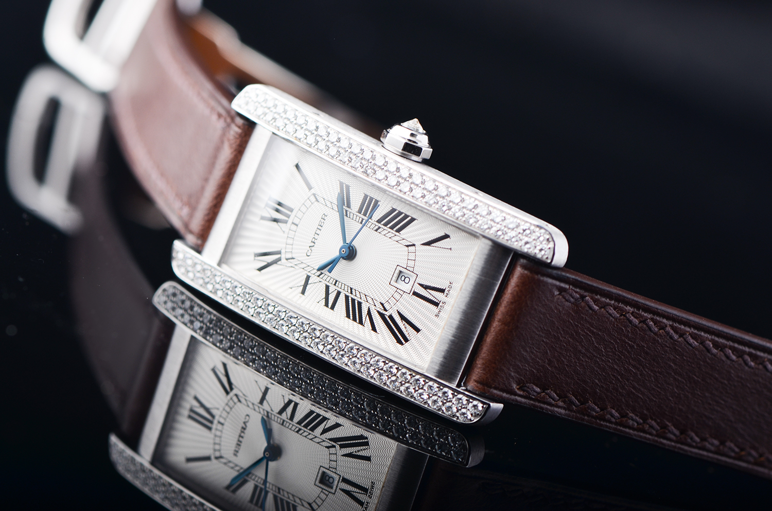 【98新】卡地亚美国坦克白金镶钻大三针日历自动女表WB702651