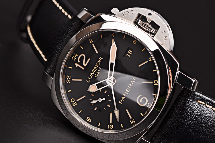 已售出【98新】沛纳海三明治盘GMT两地时日历3天链自动机械男表PAM00531