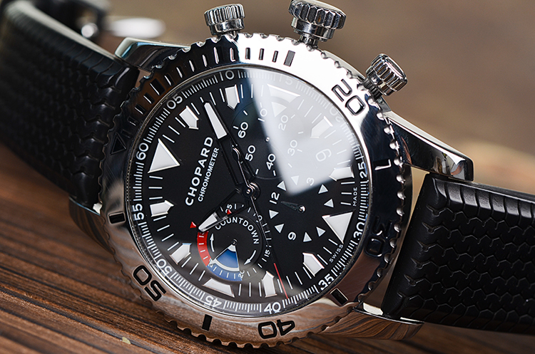 已售出【98新】萧邦经典赛车计时日历自动折叠扣胶带男表168463-3001