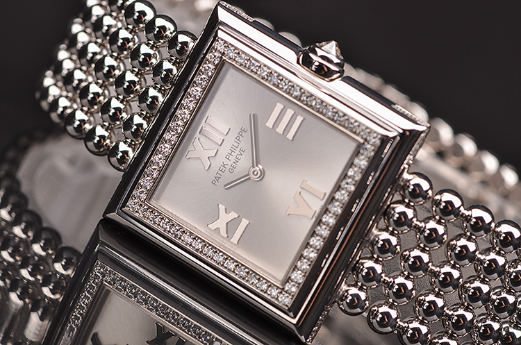 已售出【97新】百达翡丽Gondolo系列全白金镶钻方形石英女表4868/1G-001