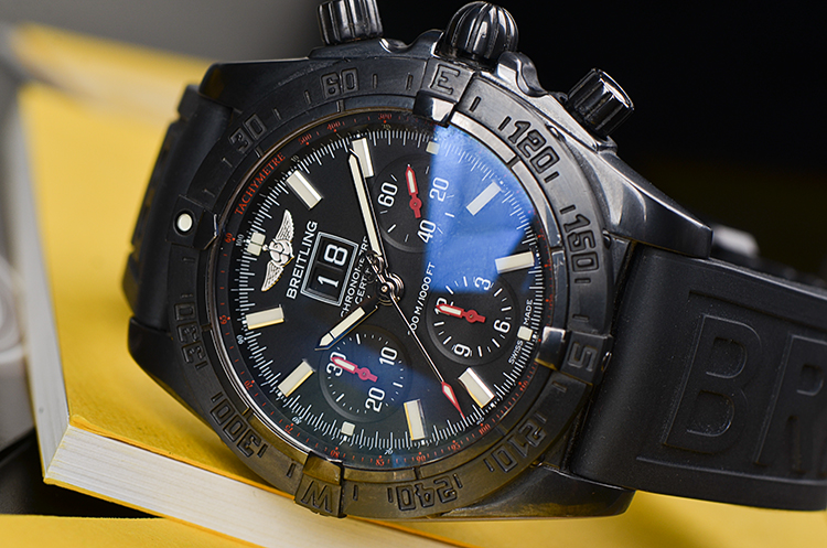 已售出【98新】百年灵黑鸟侦察机限量大日历计时自动胶带男表M4435911