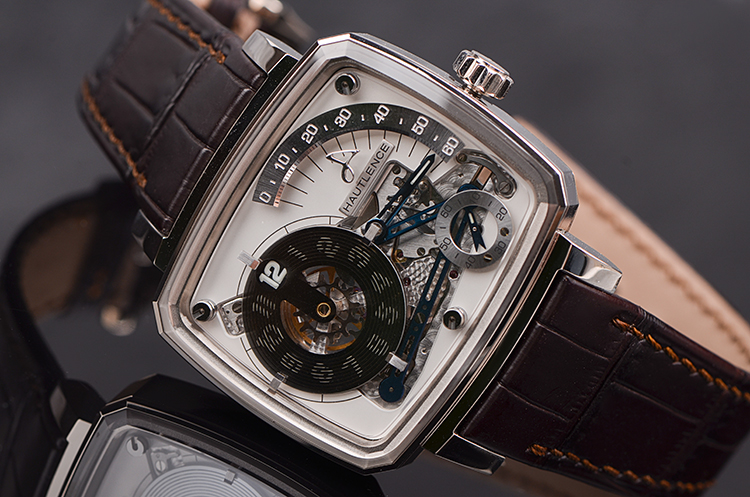 已售出【未使用品】豪朗时限量版白金镂空跳时手上链皮带男表HL04盒证齐