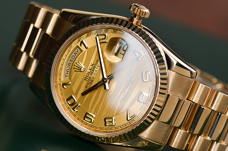 已售出【98新】劳力士DD全黄金星期日历型金色水波纹面自动男表118238