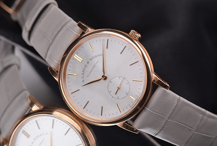 已售出【未使用品】朗格萨克森玫瑰金贝母面小三针手上链女表219.043